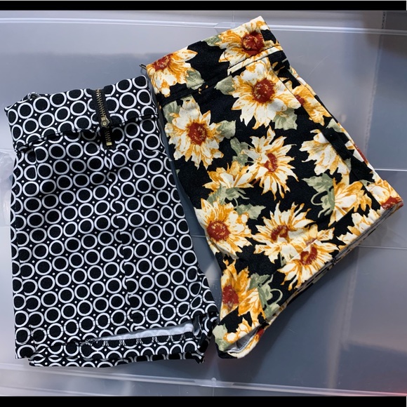 Lot of 2 pairs of shorts - Picture 1 of 3